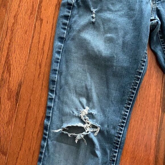 Levi’s 518  Size 3 Distressed Jeans.  W26/L32 - Picture 2 of 9
